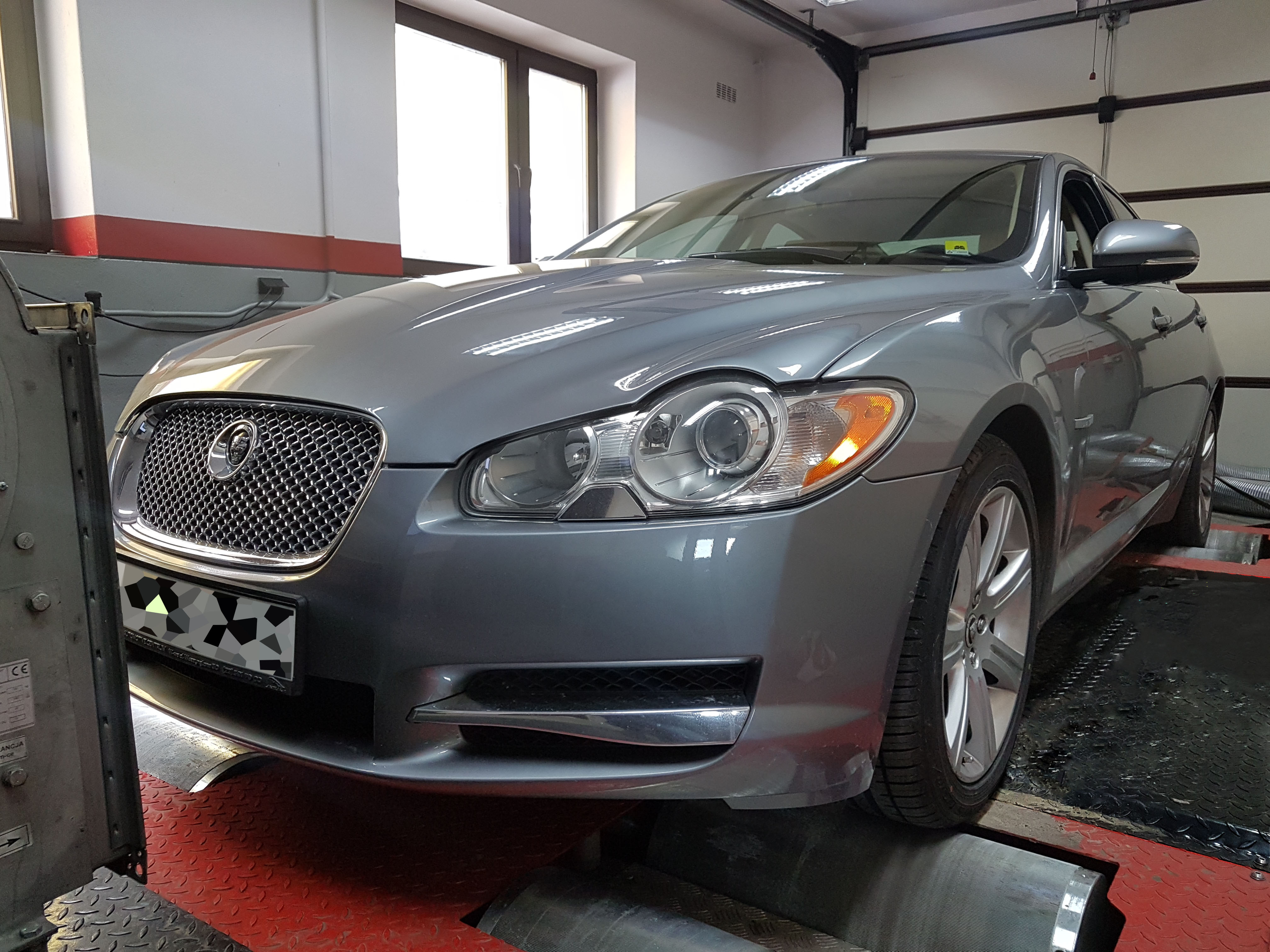 Jaguar XF 3.0D Hamownia